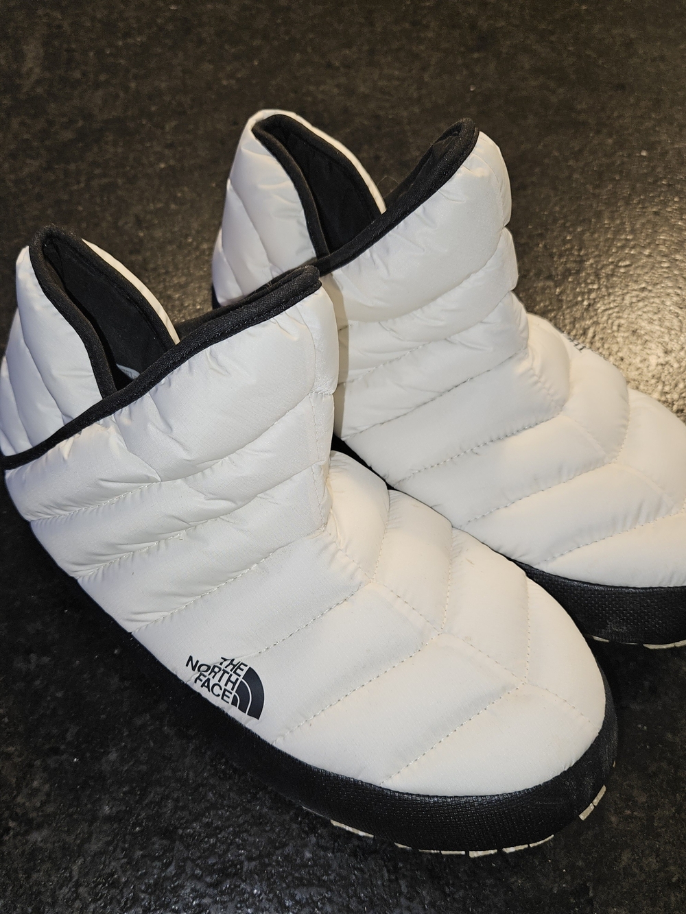 The North Face White Quilted Puffer Slip-On Slippers with Black Trim - Picture 2 of 5